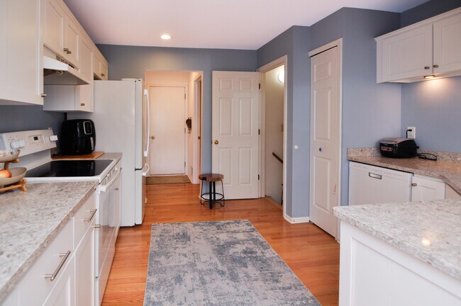 Building Photo - 4471 Hillside Ct