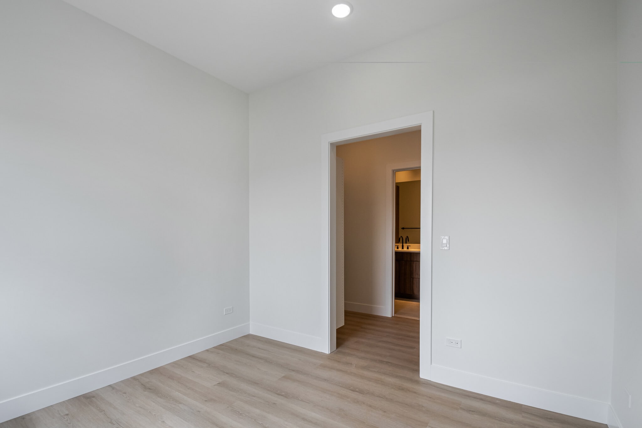 Building Photo - 1628 N Damen Ave