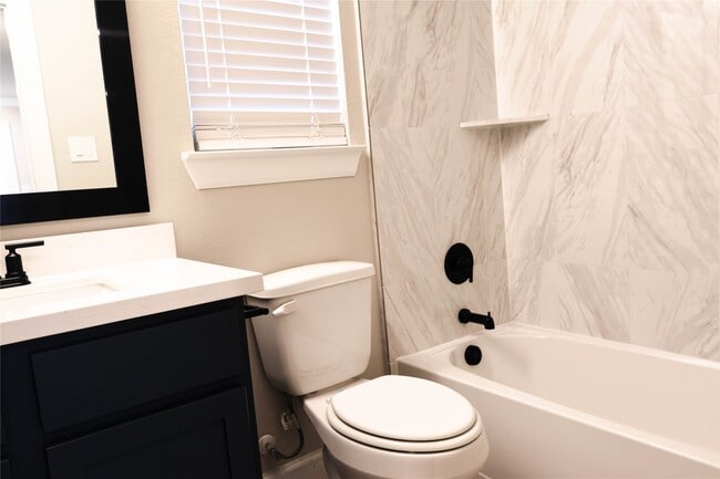 Building Photo - 3336 Vine Ter Trce