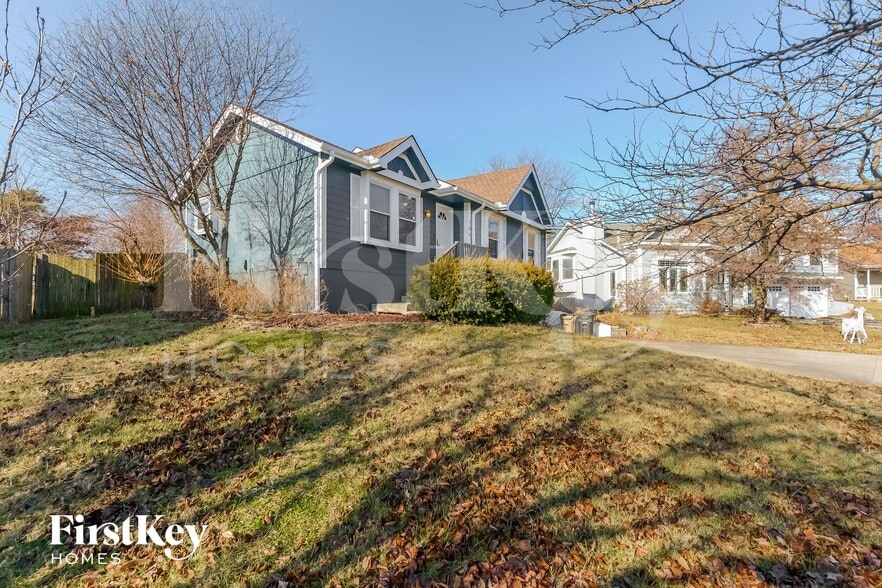 Building Photo - 704 York Dr