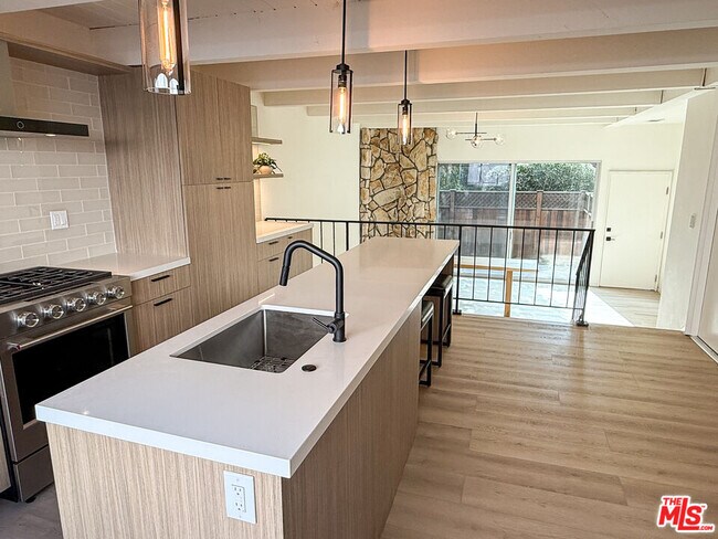 Building Photo - 6639 Green Valley Cir