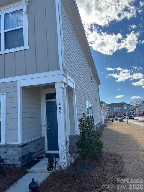 Building Photo - 402 Kenwood Vw