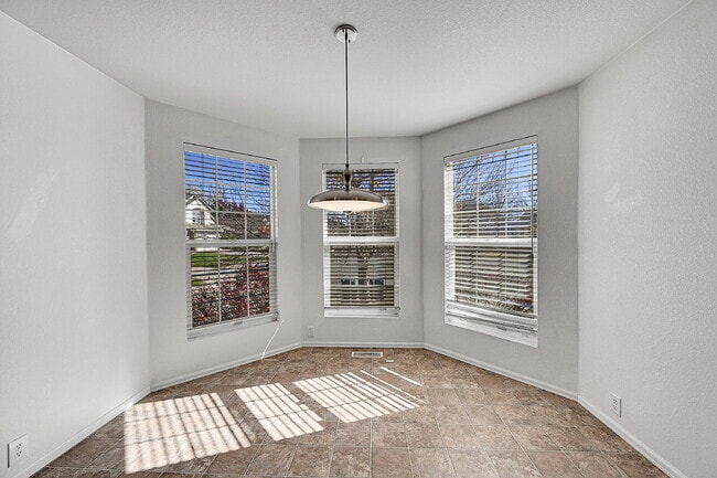 Building Photo - $2,500.00 - 3 Bedrooms, 2 Bathrooms, Singl...