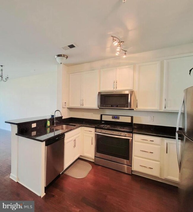 Building Photo - 17026 Beveridge Dr
