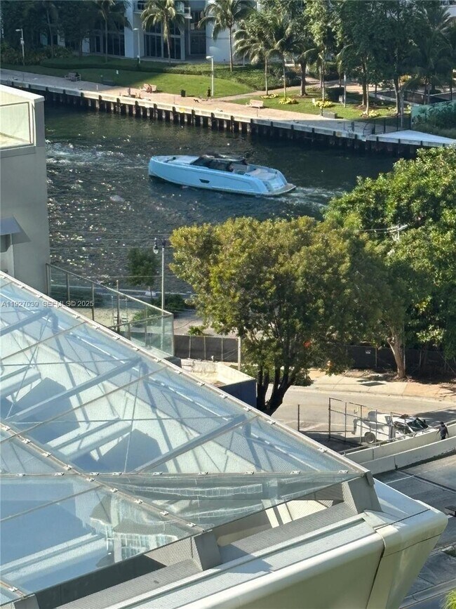 Building Photo - 68 SE 6th St