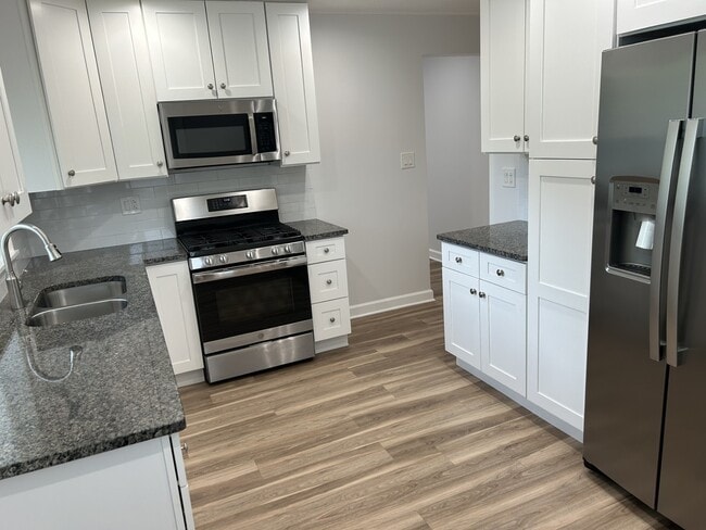 Building Photo - 105 N Phelps Ave