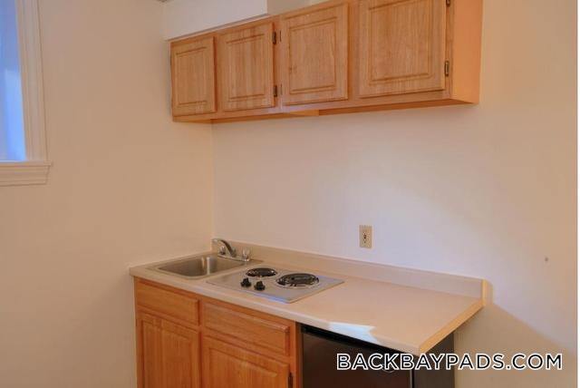 Building Photo - 405 Beacon St