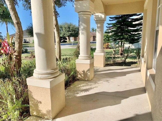 Building Photo - Gated Community of Mandolin