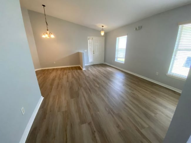 Building Photo - 4 Bedroom 3 Bath home in Sandy Ridge subdivision, in Davenport for RENT!