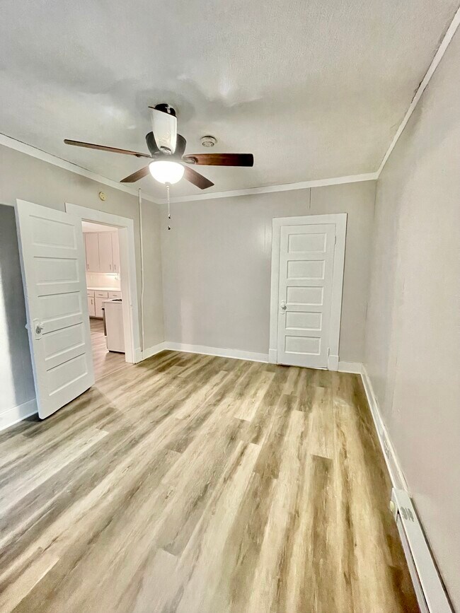 Building Photo - 449 Wilson St