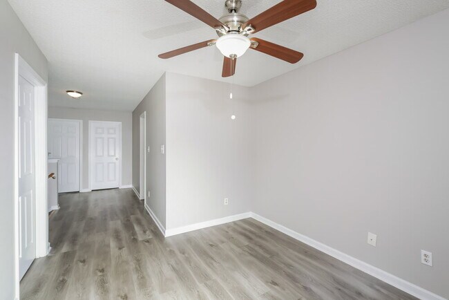 Building Photo - 70 Brookhaven Dr