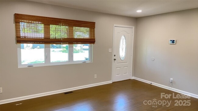 Building Photo - 2700 Ravencroft Dr