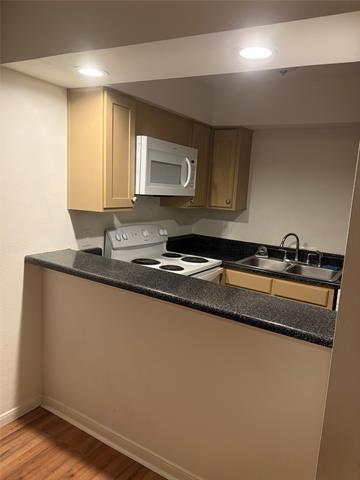 Building Photo - 3022 Forest Ln