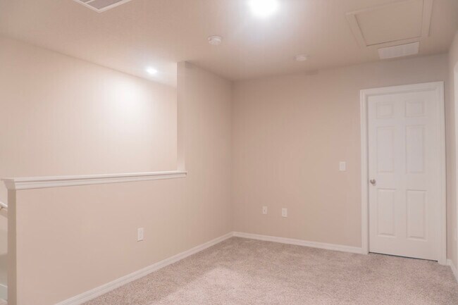 Building Photo - 561 Legacy Lp