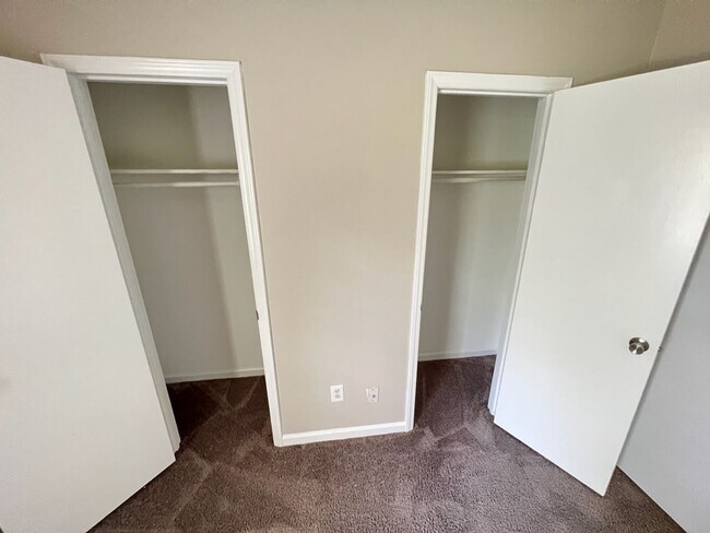 Building Photo - Updated 2 Bedroom Duplex in Durham