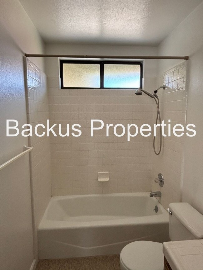 Building Photo - Wonderful Three bedroom Home in Greenfield