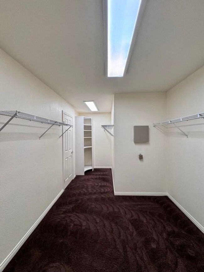 Building Photo - Move in by 11/30 and receive $300 off the ...