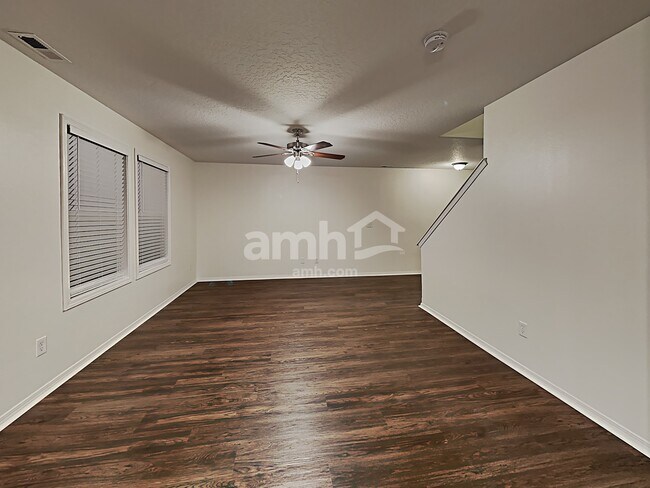 Building Photo - 2624 N Kristy Ave