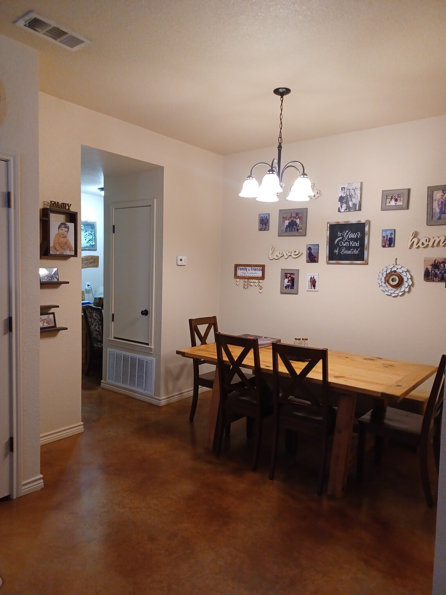 Building Photo - 809 Golf Course Rd