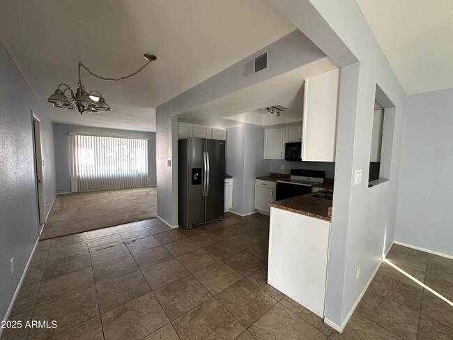 Building Photo - 10421 W Puget Ave