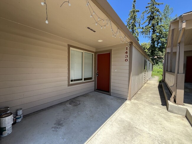 Building Photo - Bright and Airy Home with Stainless Steel Kitchen, Vaulted Ceilings & Washer + Dryer
