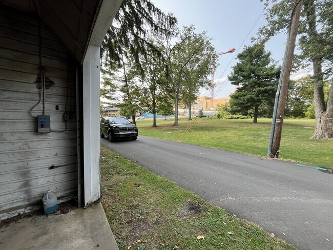 Building Photo - 739 Bloom Rd