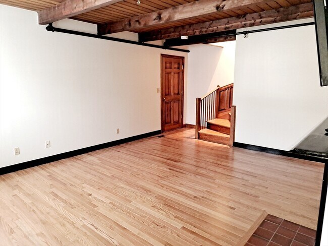 Building Photo - 102 Wharf St