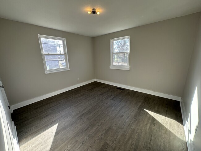 Building Photo - 1609 Ray St NE