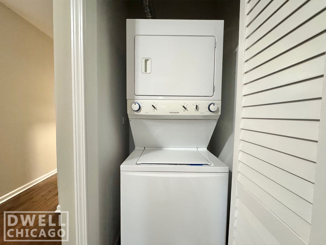 Building Photo - 3430 N Elaine Pl