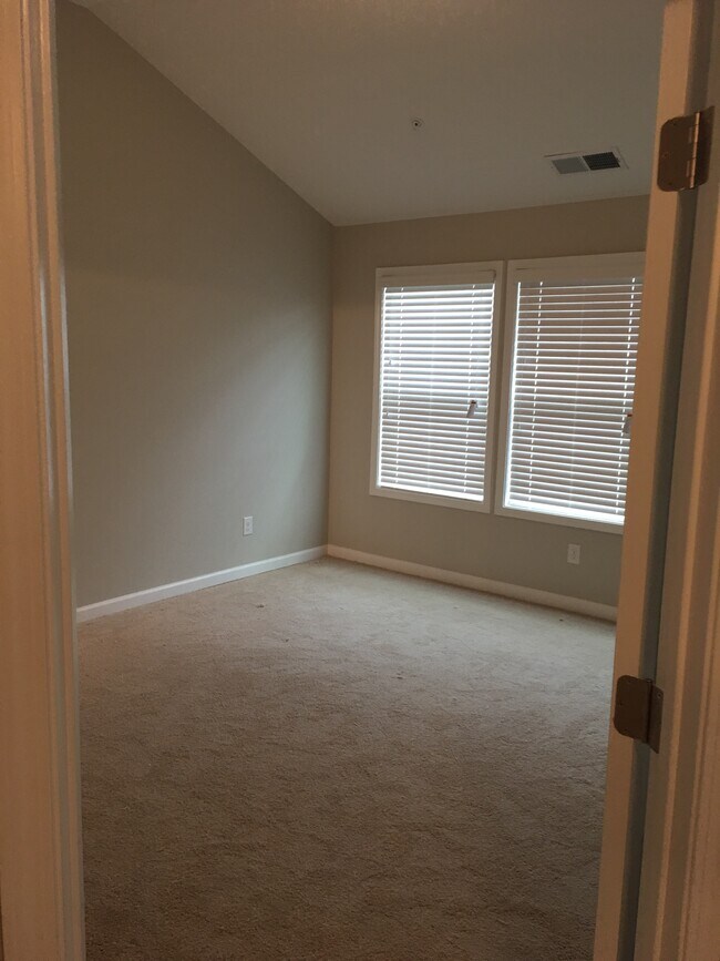 Building Photo - 1256 Elderwood Way