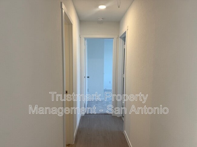 Building Photo - 1527 Silver Crk