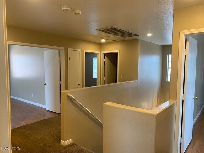 Building Photo - 9541 Paradise Rd