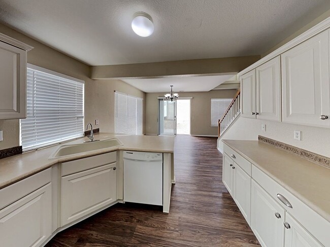 Building Photo - 5545 Cathay Ct