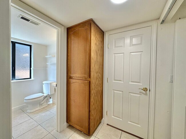 Building Photo - 768 Rose Dr