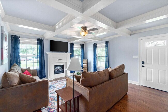 Building Photo - 206 E St