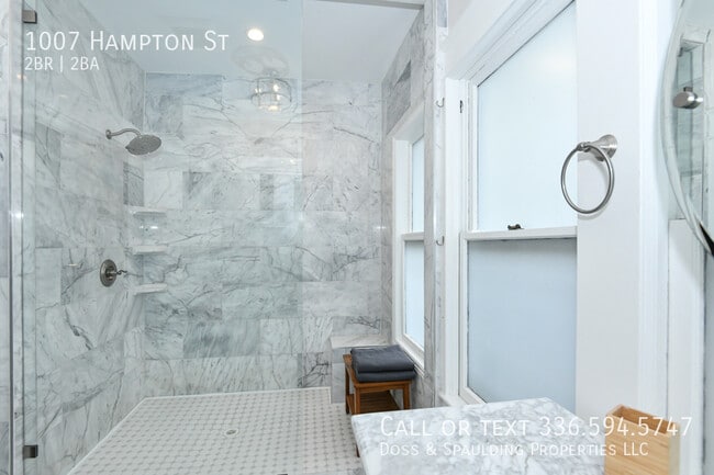 Building Photo - 1007 Hampton St