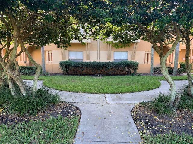 Building Photo - 4831 Via Palm Lakes