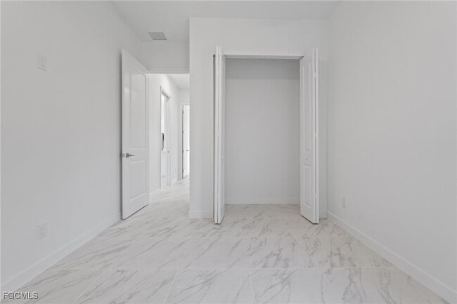Building Photo - 567 Flamingo Ave S