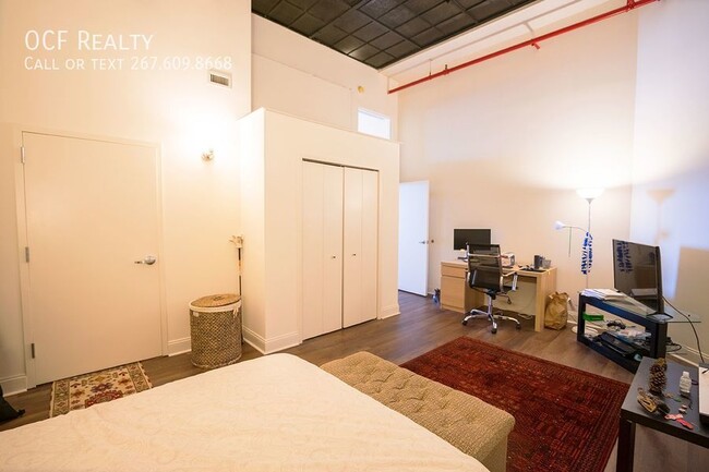 Building Photo - Liberties Lofts Three Bedroom / Two Bathroom