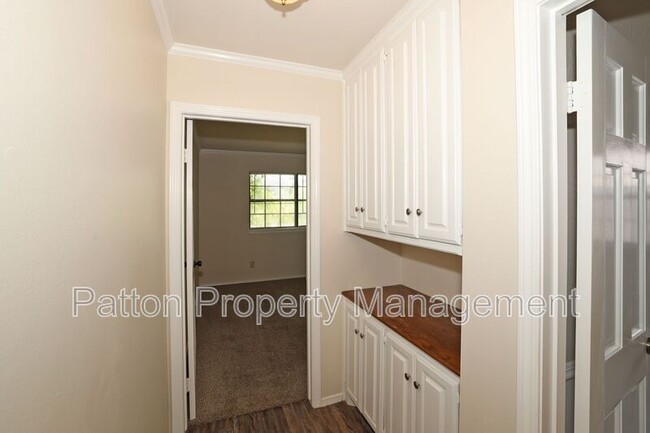 Building Photo - 21 Edgewood Ln
