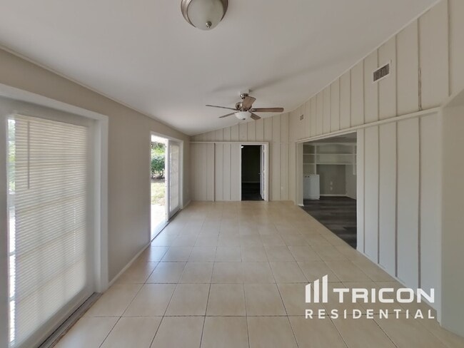 Building Photo - 3036 Regatta Dr