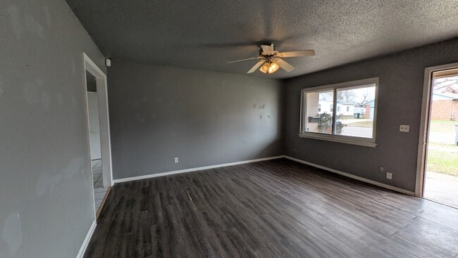 Building Photo - 126 N Draper Ave