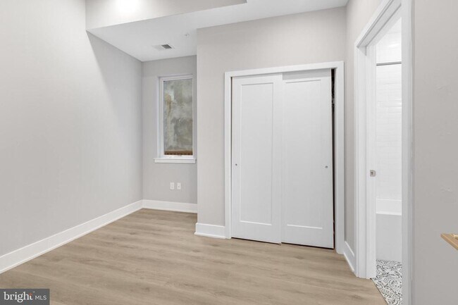 Building Photo - 2119 N Front St