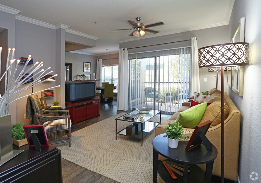 1br, 1ba_Living Room_847 sf - Windsor Cypress