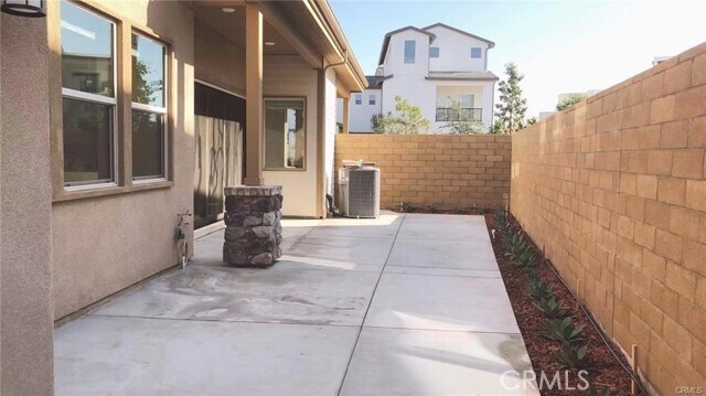 Building Photo - 198 Frame