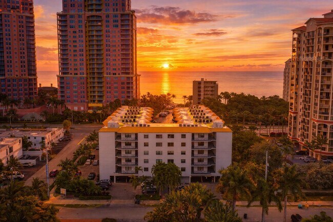 Building Photo - 2029 N Ocean Blvd