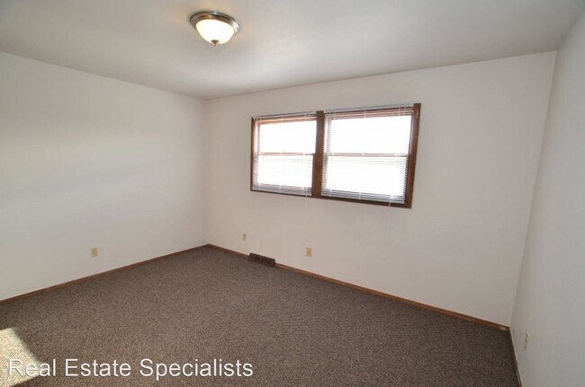 Building Photo - 609-667 Ridgeway Dr