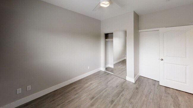 Building Photo - 7BD/5BA, LOTS of Parking!! (Lease out, pen...