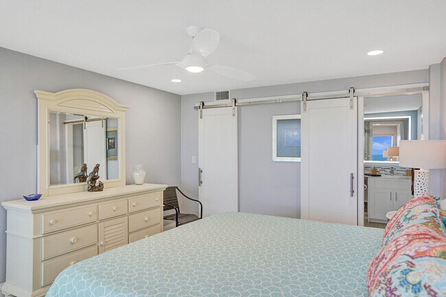 Building Photo - 1021 Hillsboro Mile