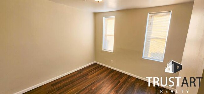 Building Photo - 3 bedroom house with backyard and basement.